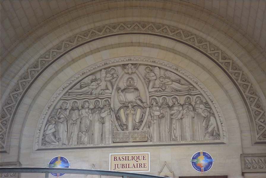 tympanum carvings